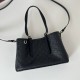 Repliche Borsa tote media Gucci 815214 GG Emblem pelle goffrata nera Imitazioni Outlet Italia