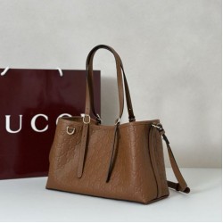 Repliche Borsa tote media Gucci 815214 GG Emblem pelle goffrata marrone Imitazioni Outlet Italia