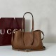 Repliche Borsa tote media Gucci 815214 GG Emblem pelle goffrata marrone Imitazioni Outlet Italia