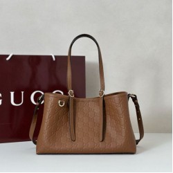 Repliche Borsa tote media Gucci 815214 GG Emblem pelle goffrata marrone Imitazioni Outlet Italia