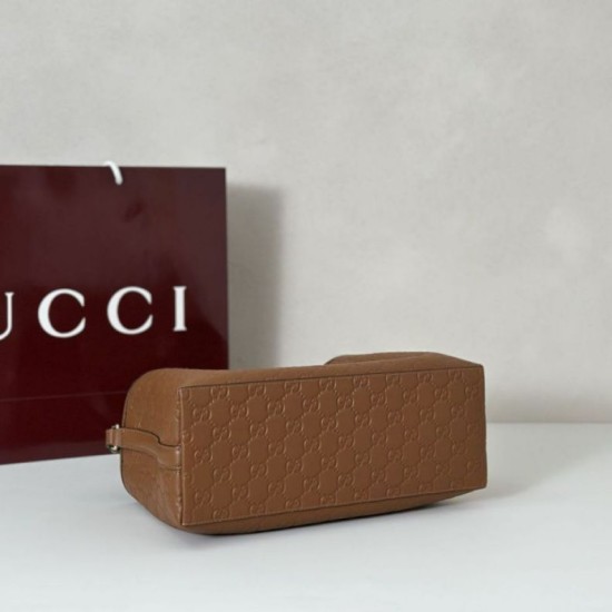 Repliche Borsa tote media Gucci 815214 GG Emblem pelle goffrata marrone Imitazioni Outlet Italia