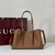 Repliche Borsa tote media Gucci 815214 GG Emblem pelle goffrata marrone Imitazioni Outlet Italia
