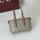 Repliche Gucci 855491 GG Emblem mini borsa marrone Imitazioni Outlet Italia