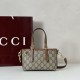 Repliche Gucci 855491 GG Emblem mini borsa marrone Imitazioni Outlet Italia