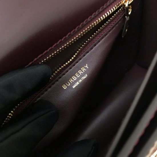 Replica Borsa TB piccola in pelle di agnello con monogramma trapuntato rossa
