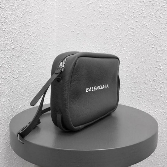 Replica Borsa per fotocamera piccola Balenciaga Everyday liscia vitello nera