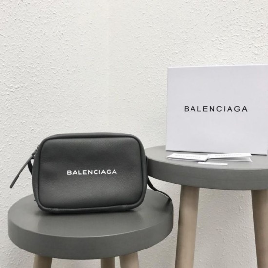 Replica Borsa per fotocamera piccola Balenciaga Everyday liscia vitello nera
