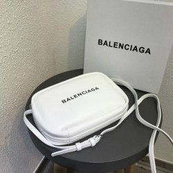 Replica Borsa piccola per fotocamera Balenciaga Everyday liscia vitello beige