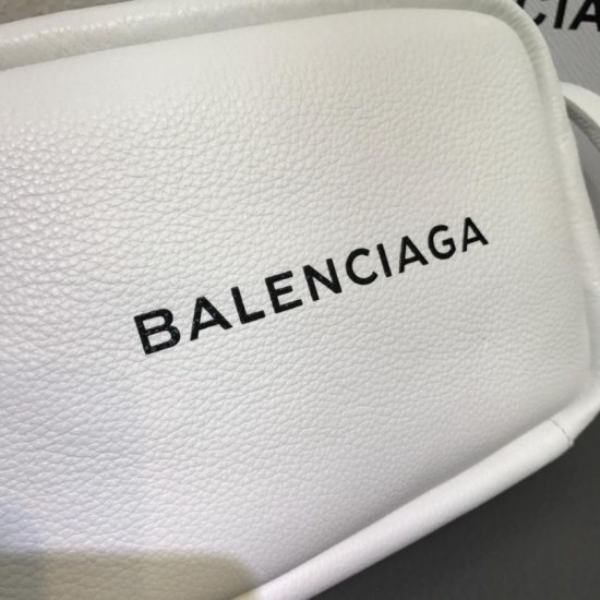 Replica Borsa piccola per fotocamera Balenciaga Everyday liscia vitello beige