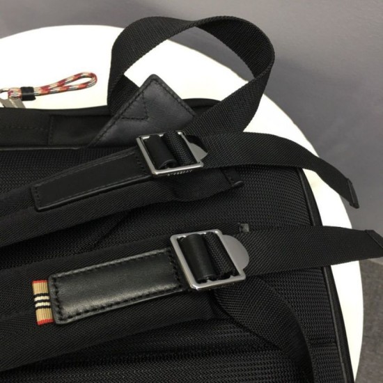 Replica Zaino Buris Nevis grande dettaglio logo Burberry