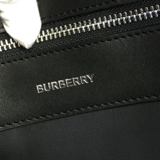 Replica Zaino Buris Nevis grande dettaglio logo Burberry