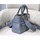 Replica Borsa a spalla ricamata Christian Dior Medium Lady D-Lite blu