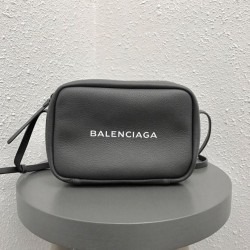 Replica Borsa per fotocamera piccola Balenciaga Everyday liscia vitello nera