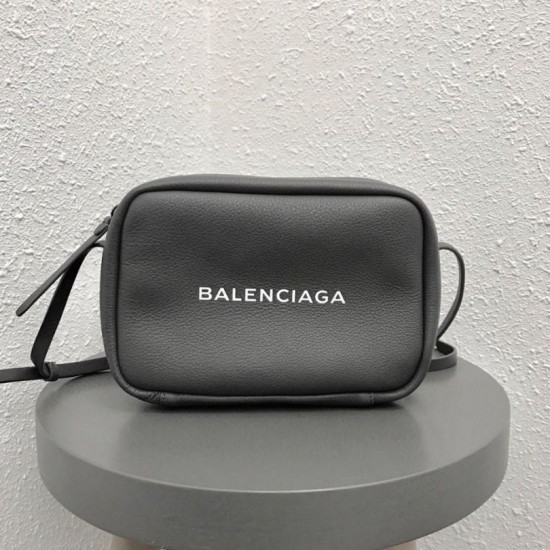 Replica Borsa per fotocamera piccola Balenciaga Everyday liscia vitello nera