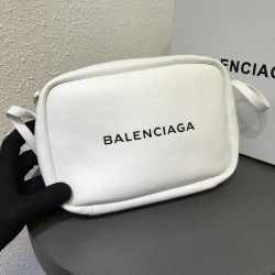 Replica Borsa piccola per fotocamera Balenciaga Everyday liscia vitello beige
