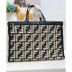 Replica Borsa Peekaboo X-Tote FF in rafia 8BH374 Nero