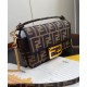 Replica Borsa Mini Baguette in Tessuto 8BS0171 Caffè Replica Borsa Mini Baguette in Tessuto 8BS0171 Caffè