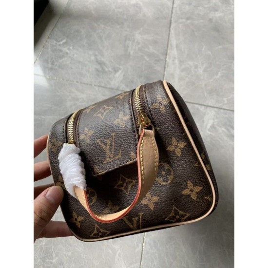 Replica Dopp Kit Toilet Pouch Tela Monogram M44494