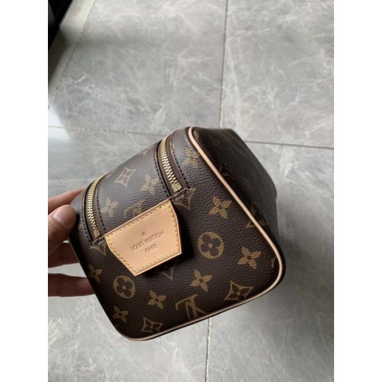 Replica Dopp Kit Toilet Pouch Tela Monogram M44494