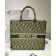 Replica Borse Christian Dior Book Tote M1286 verde Replica Borse Christian Dior Book Tote M1286 verde