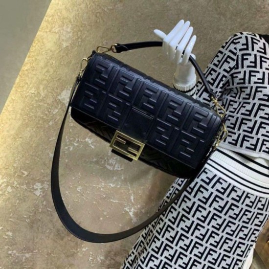 Replica Borsa baguette grande con logo FF nera