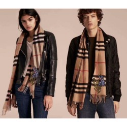 Replica Sciarpa Classic Cashmere con Cammelli Motivi