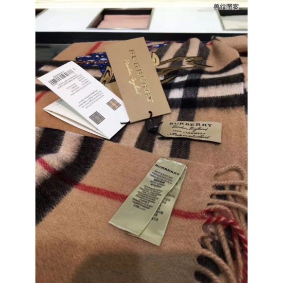 Replica Sciarpa Classic Cashmere con Cammelli Motivi