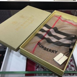 Replica Scialle in cashmere con motivo check classico Burberry marrone