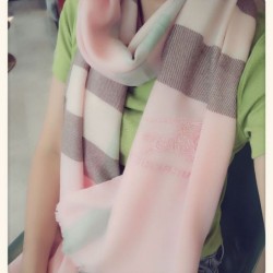 Replica Scialle in cashmere con motivo check classico Burberry 70 x 200 rosa