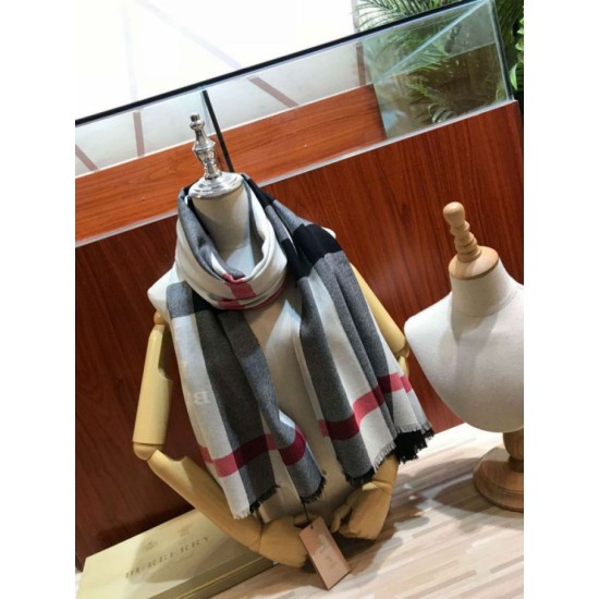 Replica Scialle in cashmere con motivo check classico Burberry 70 x 200 nero Replica Scialle in cashmere con motivo check classico Burberry 70 x 200 nero