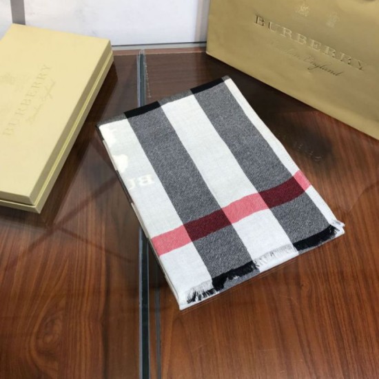 Replica Scialle in cashmere con motivo check classico Burberry 70 x 200 nero Replica Scialle in cashmere con motivo check classico Burberry 70 x 200 nero