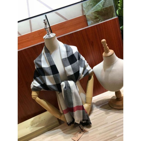 Replica Scialle in cashmere con motivo check classico Burberry 70 x 200 nero Replica Scialle in cashmere con motivo check classico Burberry 70 x 200 nero