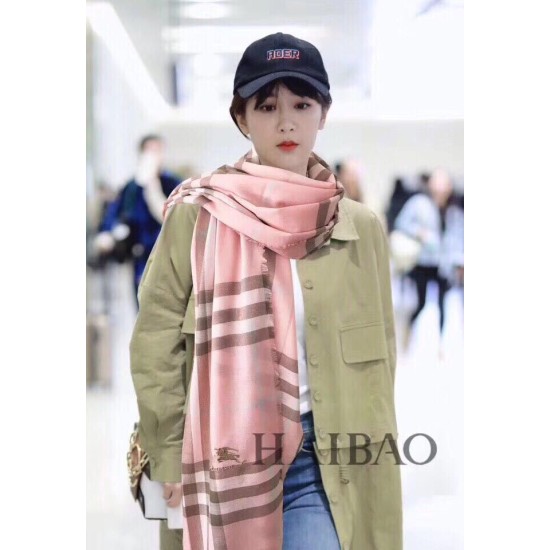 Replica Scialle in cashmere con motivo check classico Burberry 70 x 220 rosa