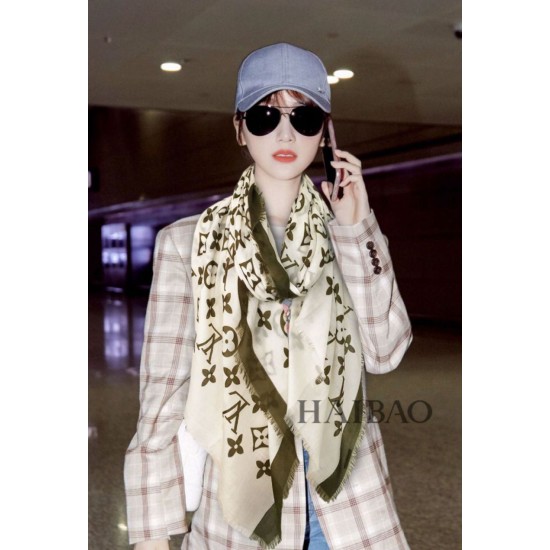 Replica Edge Pattern Monogram Cashmere Schawl Beige