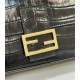 Replica Borsa Baguette Media Fendi 8BR600 Coccodrillo Nero