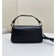 Replica Borsa Fendi Baguette Media Nappa Nera con cinturino lettering FENDI in metallo 8BR822 Replica Borsa Fendi Baguette Media Nappa Nera con cinturino lettering FENDI in metallo 8BR822