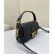 Replica Borsa Fendi Baguette Media Nappa Nera con cinturino lettering FENDI in metallo 8BR822 Replica Borsa Fendi Baguette Media Nappa Nera con cinturino lettering FENDI in metallo 8BR822