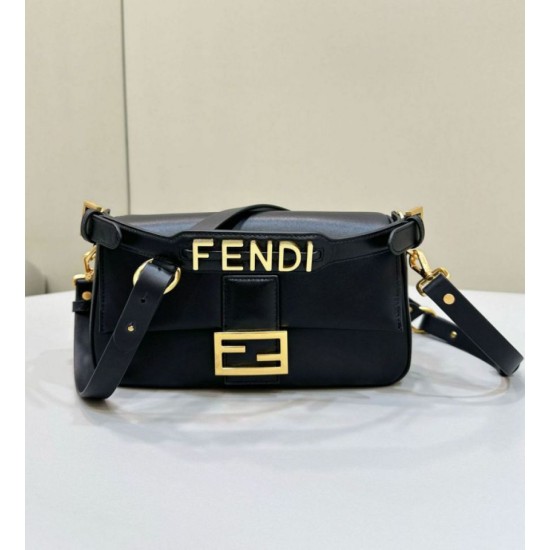 Replica Borsa Fendi Baguette Media Nappa Nera con cinturino lettering FENDI in metallo 8BR822 Replica Borsa Fendi Baguette Media Nappa Nera con cinturino lettering FENDI in metallo 8BR822