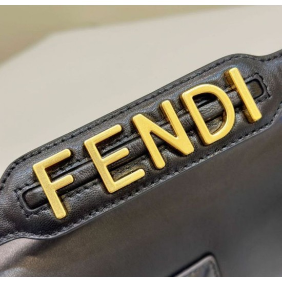 Replica Borsa Fendi Baguette Media Nappa Nera con cinturino lettering FENDI in metallo 8BR822 Replica Borsa Fendi Baguette Media Nappa Nera con cinturino lettering FENDI in metallo 8BR822