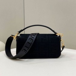 Replica Borsa in tela Fendi Baguette media FF 8BR600 Nera