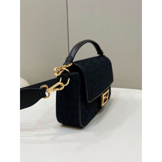 Replica Borsa in tela Fendi Baguette media FF 8BR600 Nera