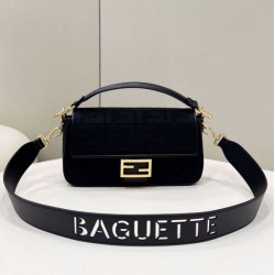 Replica Borsa in tela Fendi Baguette media FF 8BR600 Nera