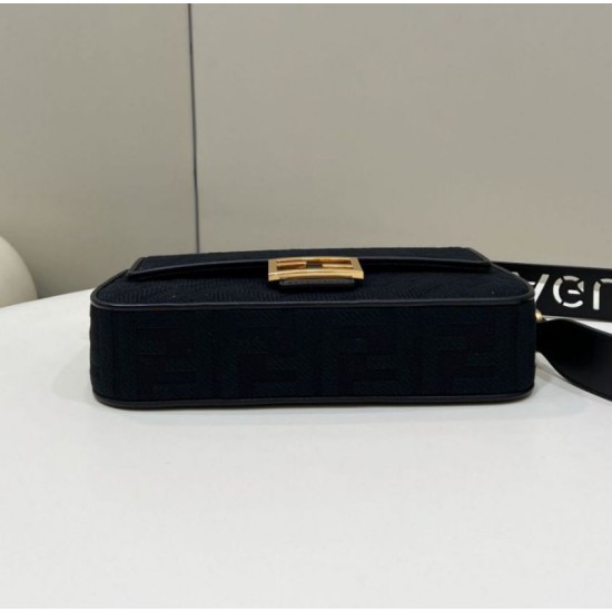 Replica Borsa in tela Fendi Baguette media FF 8BR600 Nera