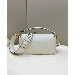 Replica Borsa in tela Fendi Baguette media FF 8BR600 Bianca