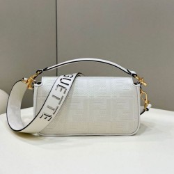 Replica Borsa in tela Fendi Baguette media FF 8BR600 Bianca