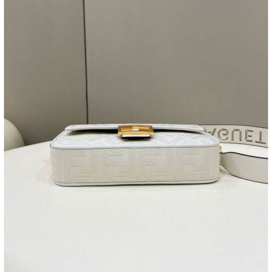 Replica Borsa in tela Fendi Baguette media FF 8BR600 Bianca