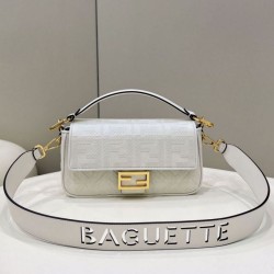 Replica Borsa in tela Fendi Baguette media FF 8BR600 Bianca