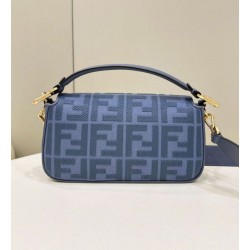 Replica Borsa media Fendi Baguette Jacquard FF in tessuto 8BR600 Blu Replica Borsa media Fendi Baguette Jacquard FF in tessuto 8BR600 Blu