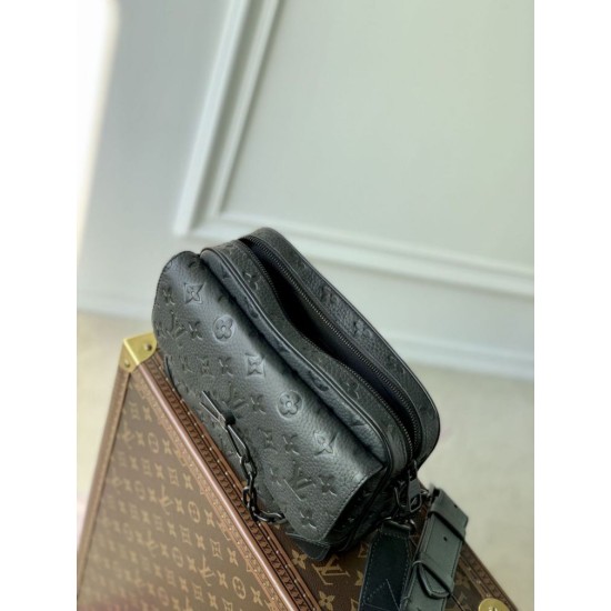 Replica Borsa da uomo Louis Vuitton Steamer Messenger M23742 Monogram Taurillon Nero