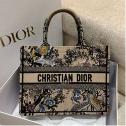 Replica Borsa tote Dior media a libro Jardin d'Hiver ricamo Beige
